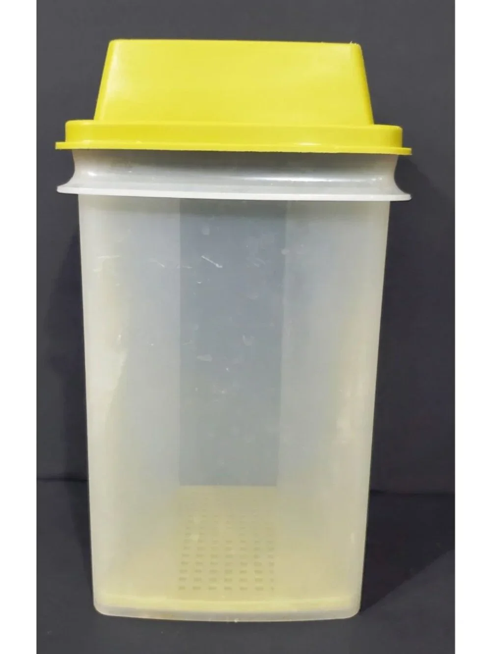 Tupperware large PICK A DELI KEEPER Pickle Container Lid & Insert 1560 green